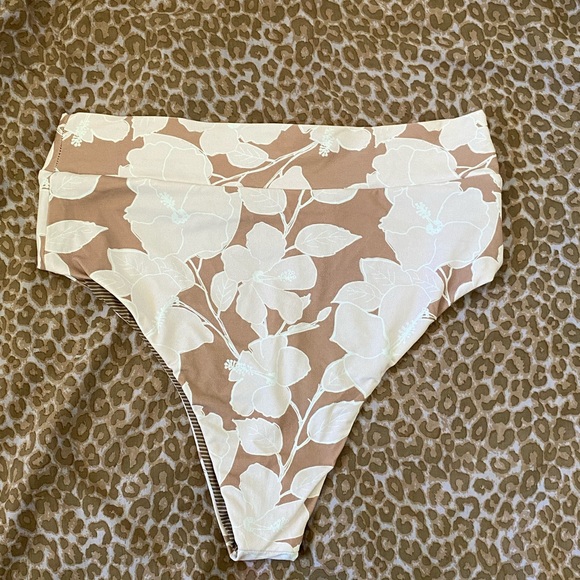 Acacia Bottom - Picture 2 of 2